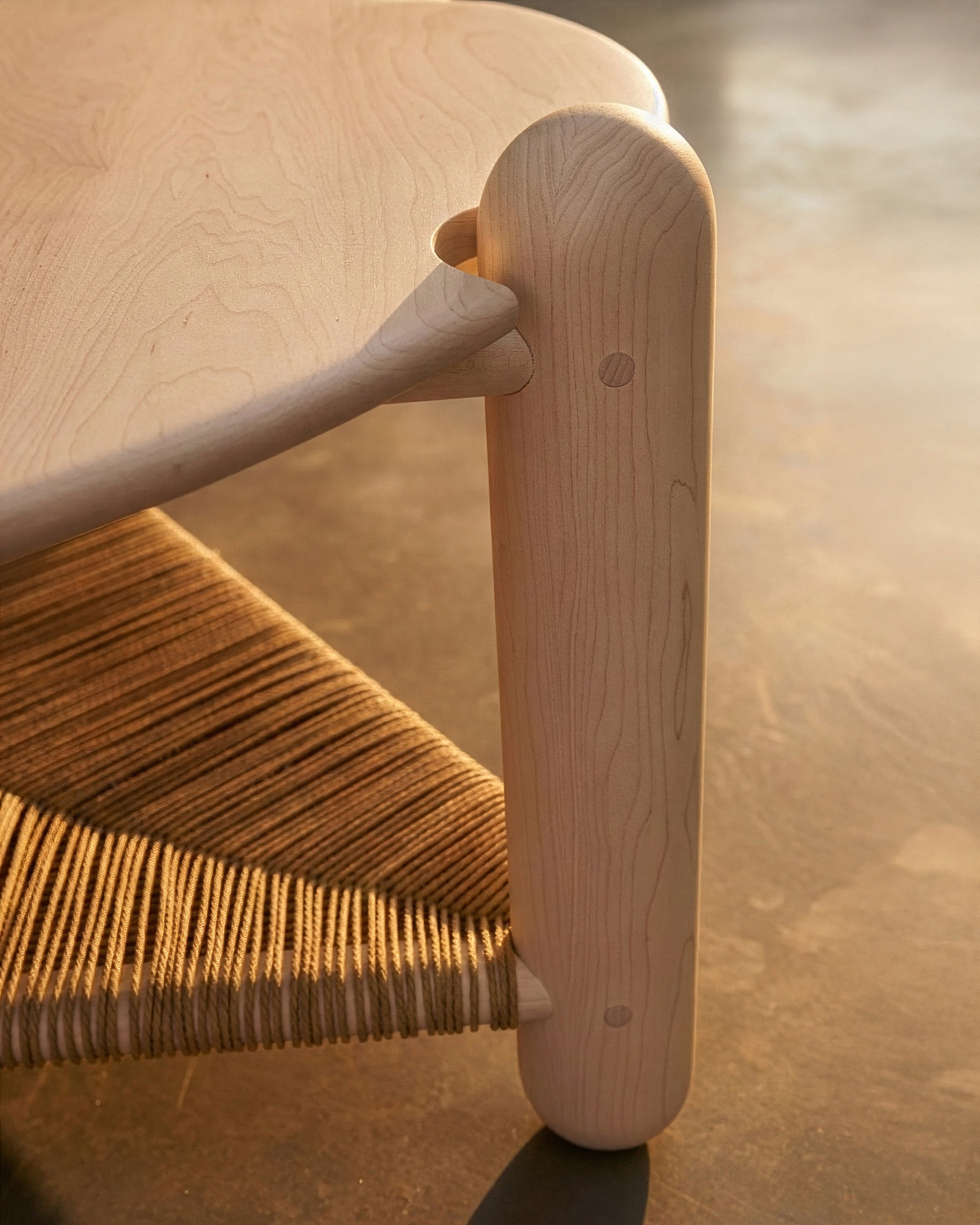 Captain's Table Maple 42”