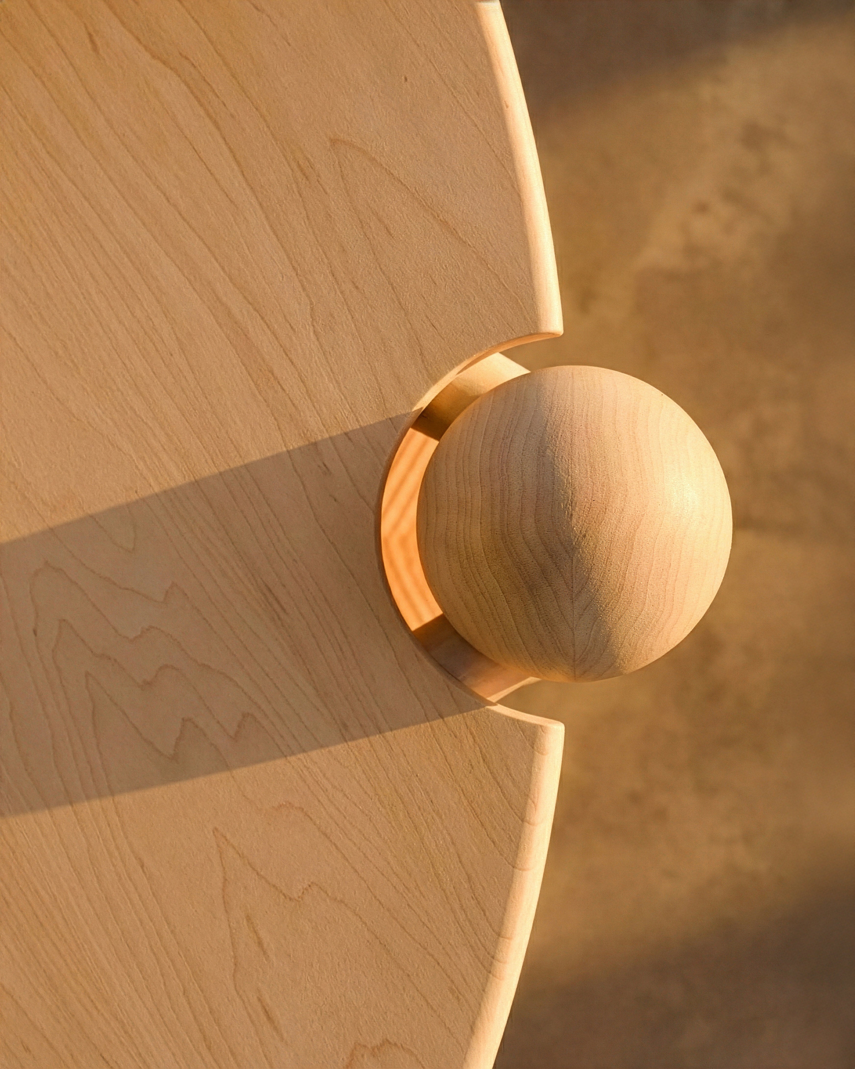 Captain's Table Maple 42”